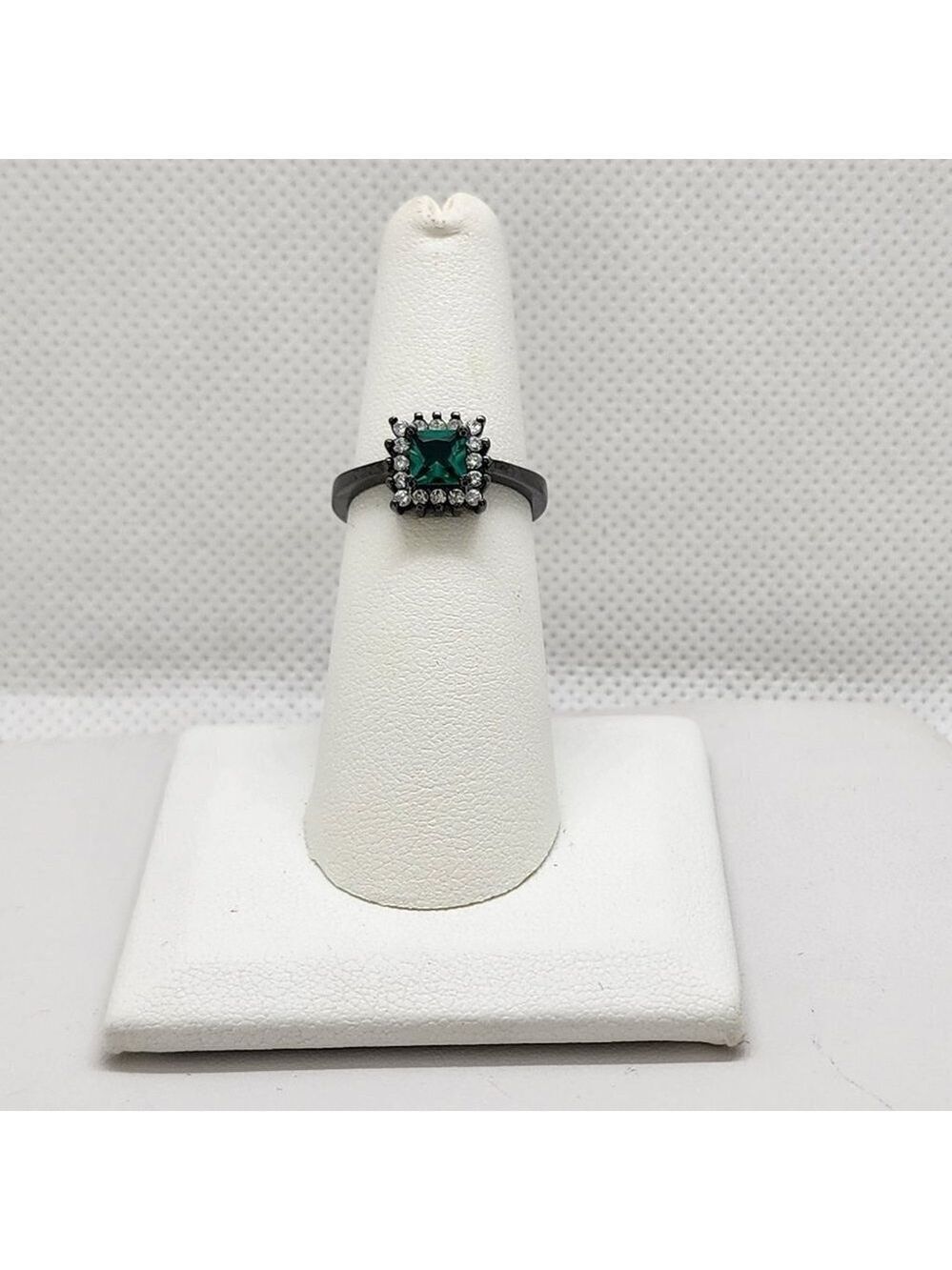 Brand New Sterling Silver 925 Rhodium Green Gemstone Ring